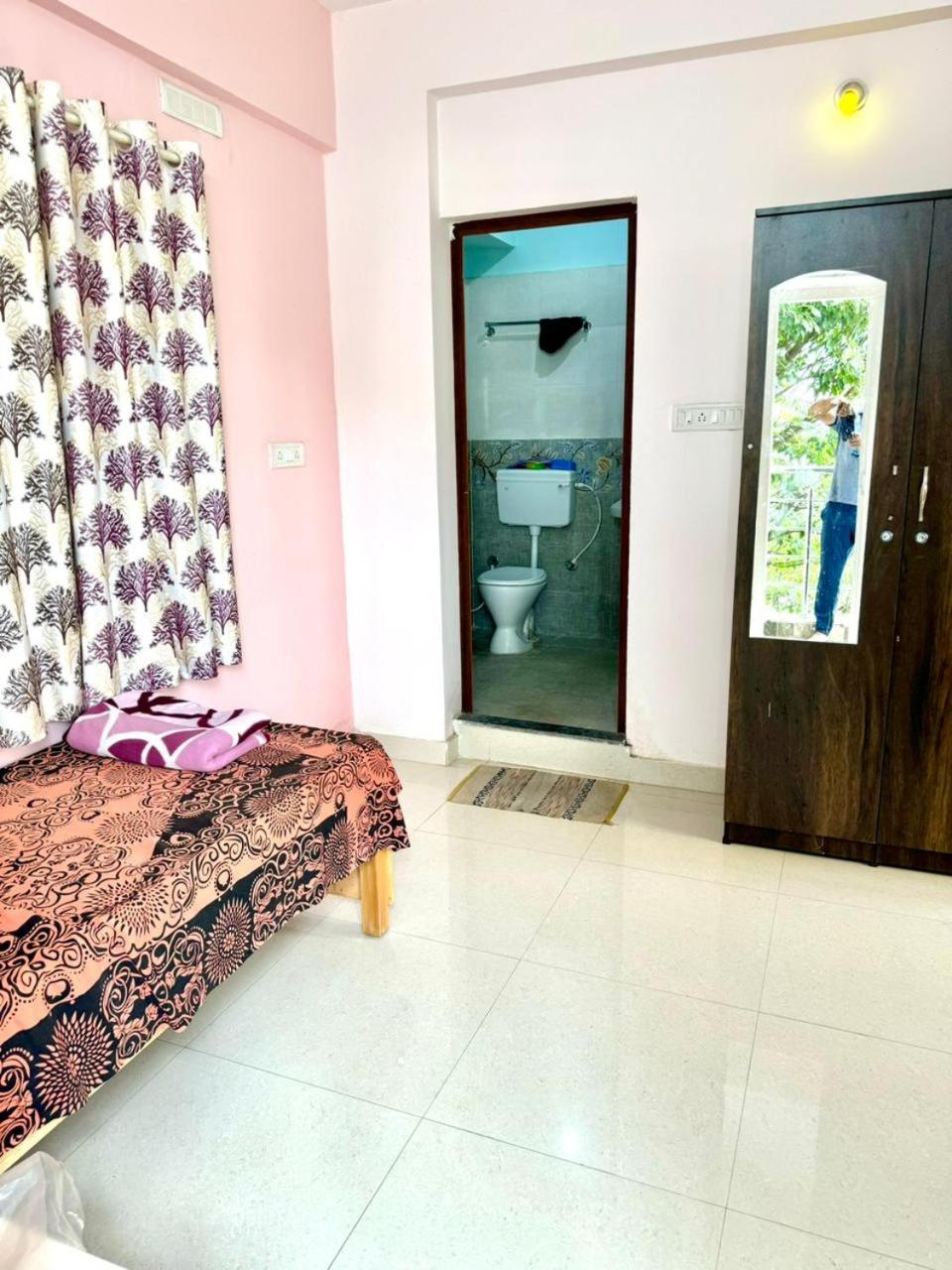 Hostel Satyas Ladies Luxury