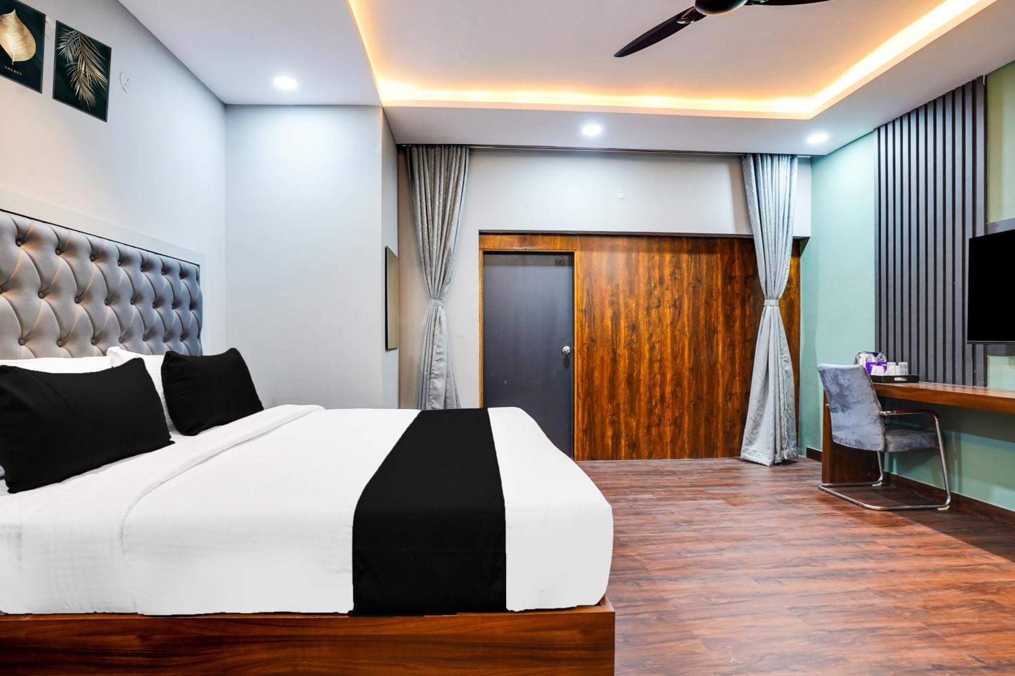 Hotel Super Collection O Indiranagar *
