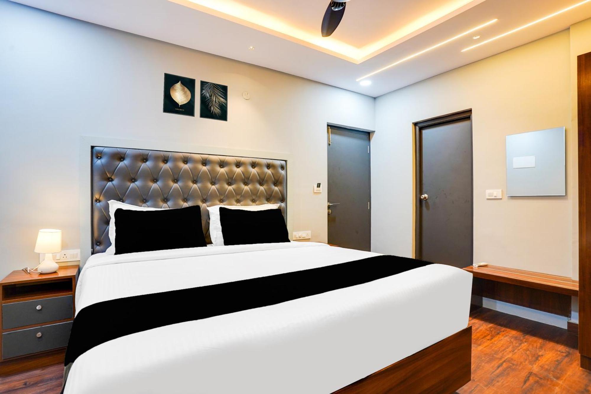 Hotel Super Collection O Indiranagar