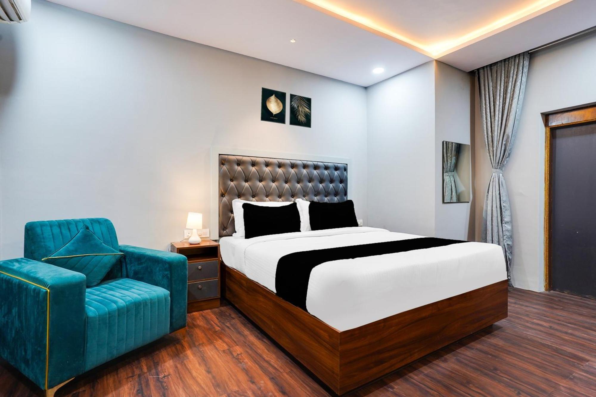 Hotel Super Collection O Indiranagar Bangalore