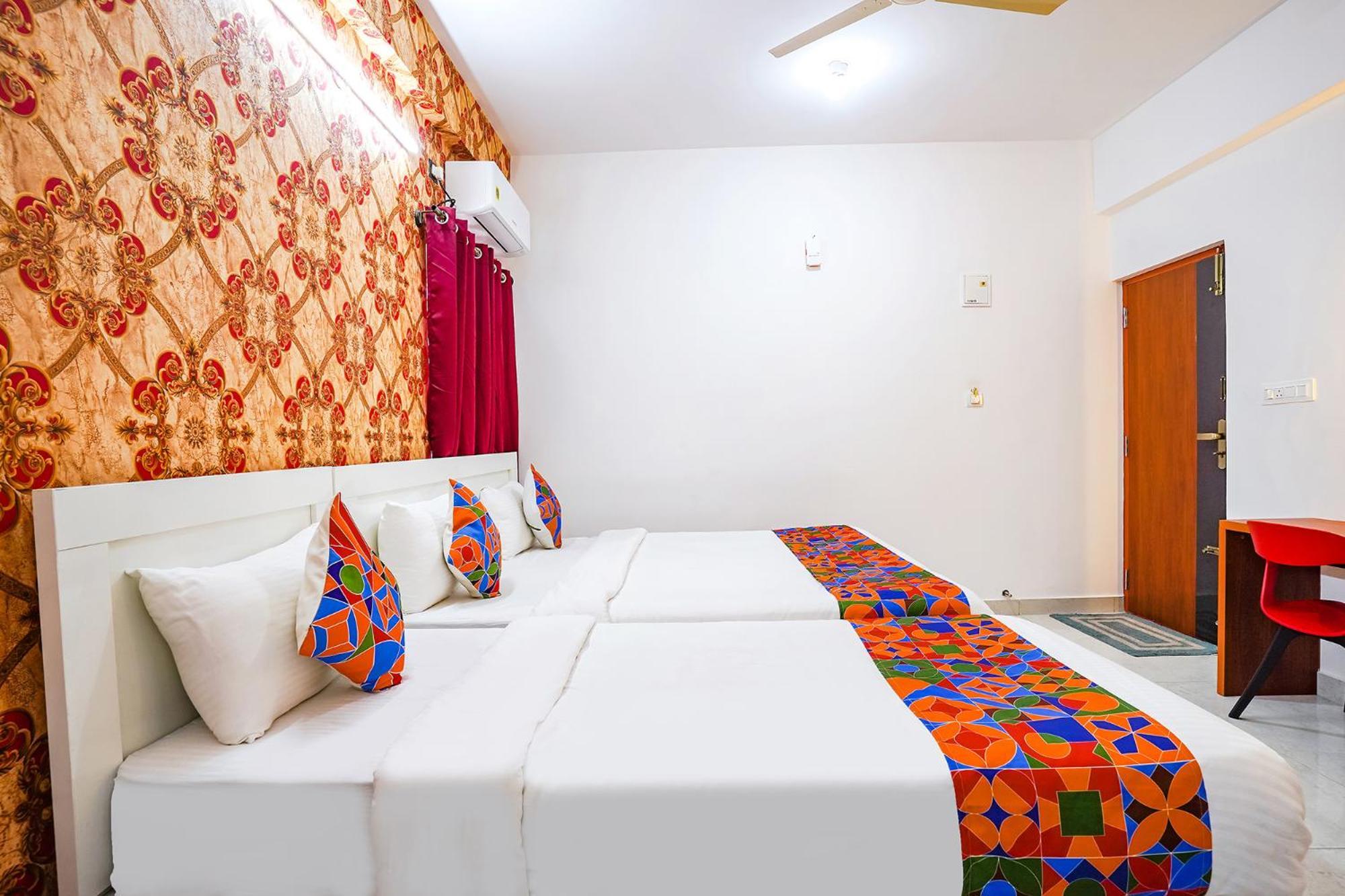 Hotel Fabhotel Royal Platinum 3*