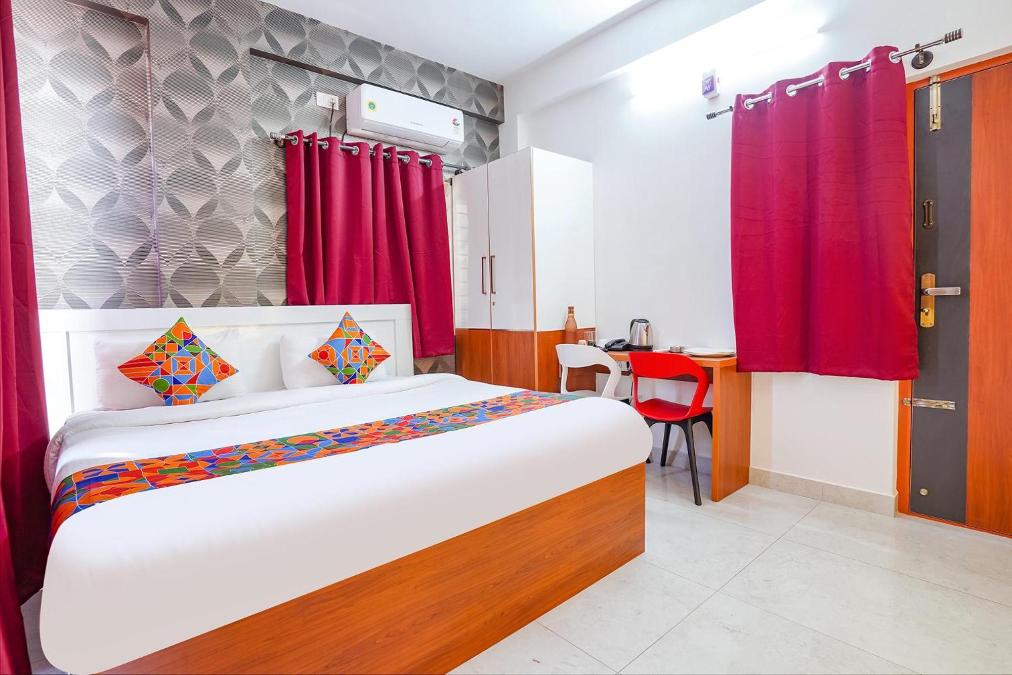 Hotel Fabhotel Royal Platinum