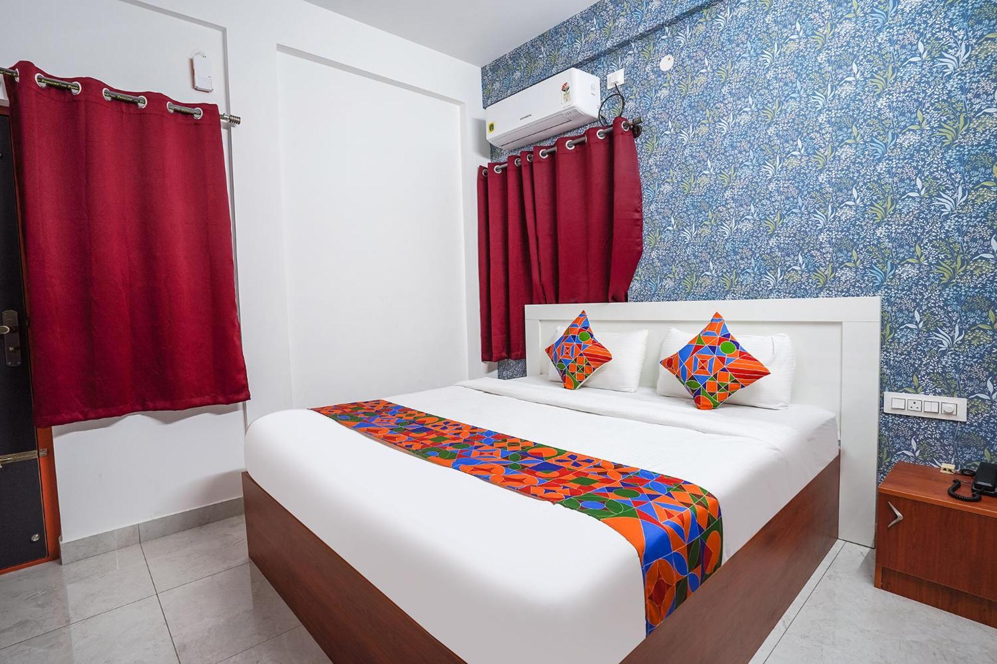 Hotel Fabhotel Royal Platinum