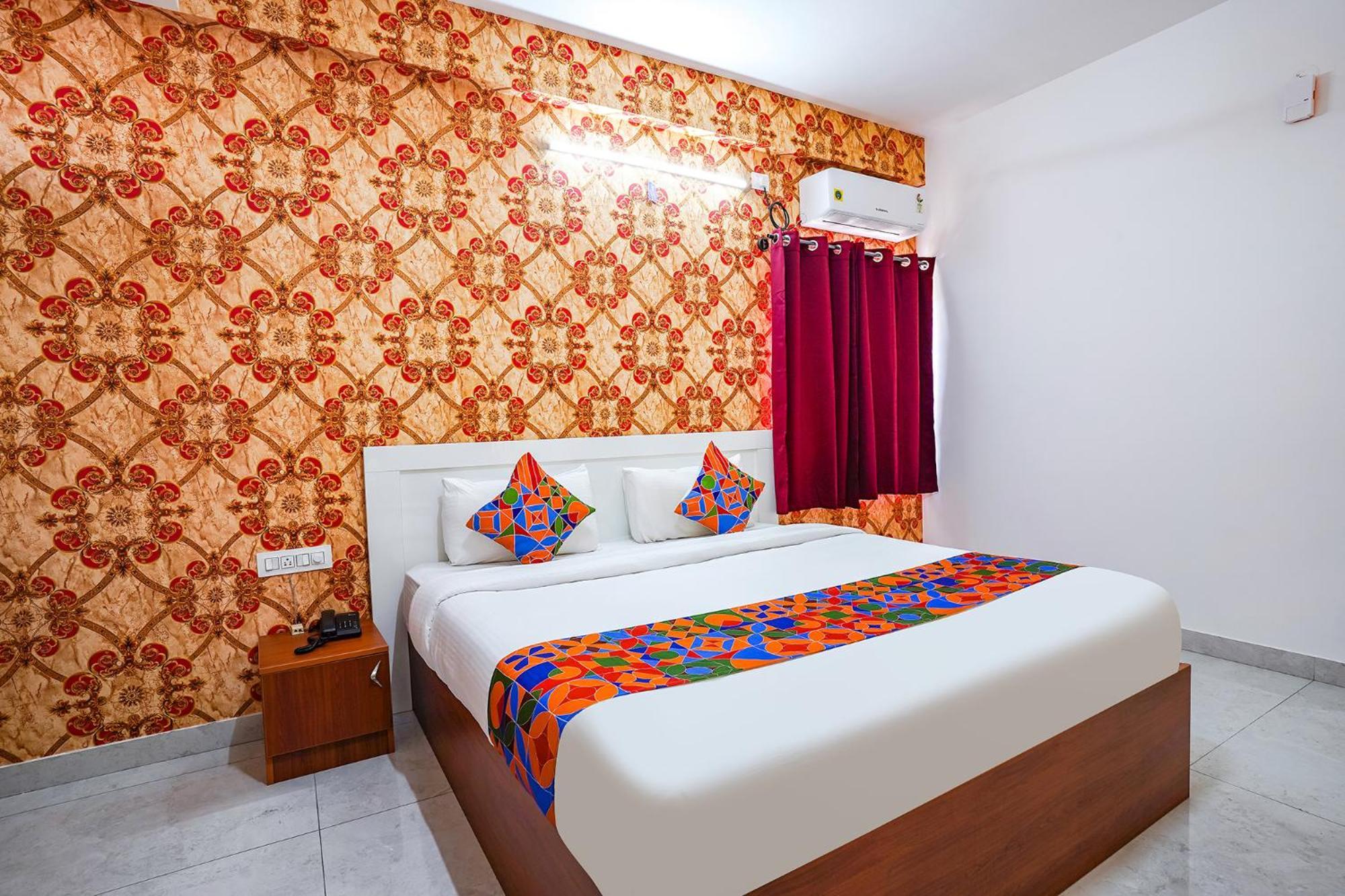 Hotel Fabhotel Royal Platinum 3*