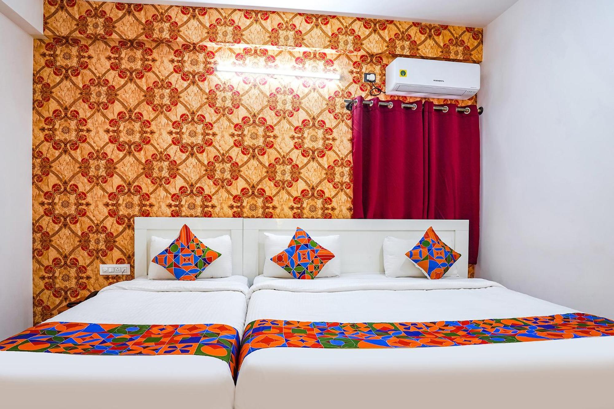 Hotel Fabhotel Royal Platinum