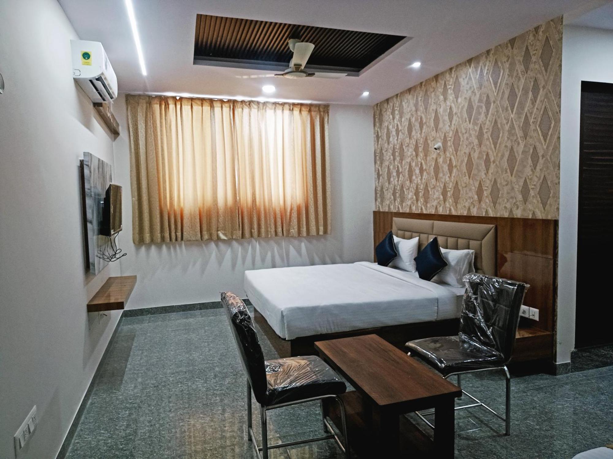 Achhu Palace Hotel 3*
