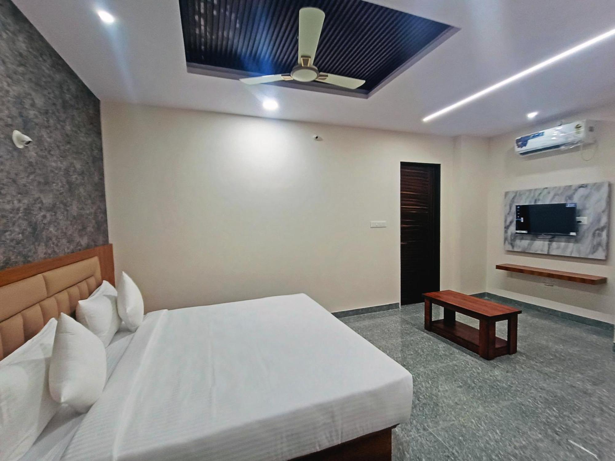 Achhu Palace Hotel Bangalore