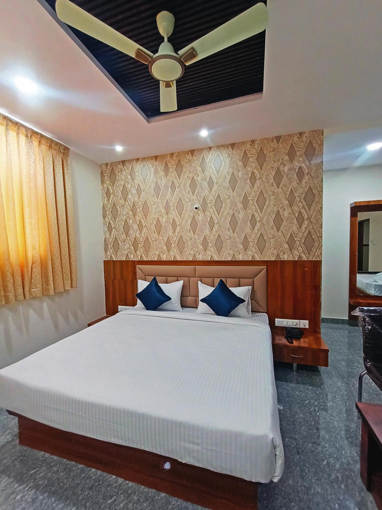 Hotel Achhu Palace Bangalore