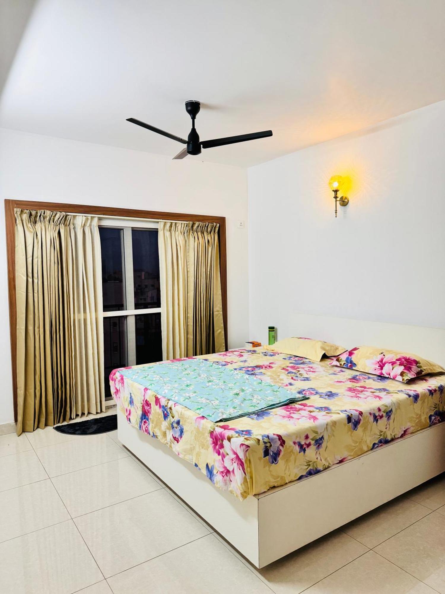 6floor In Society Ecity Ph2 Near Tcs Tech Mahindra Homestay