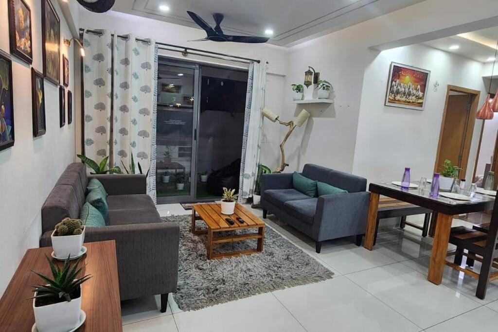 Apartment 2 Bhk Luxurious Flat In Skyland Hebbal Airport Road *