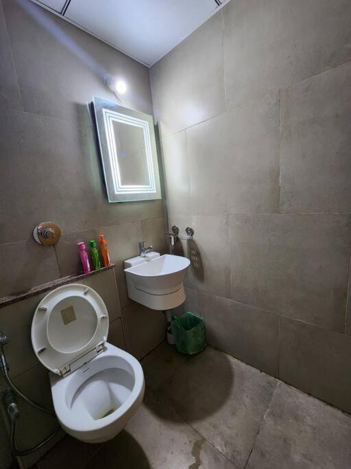 2 Bhk Luxurious Flat In Skyland Hebbal Airport Road * Bangalore