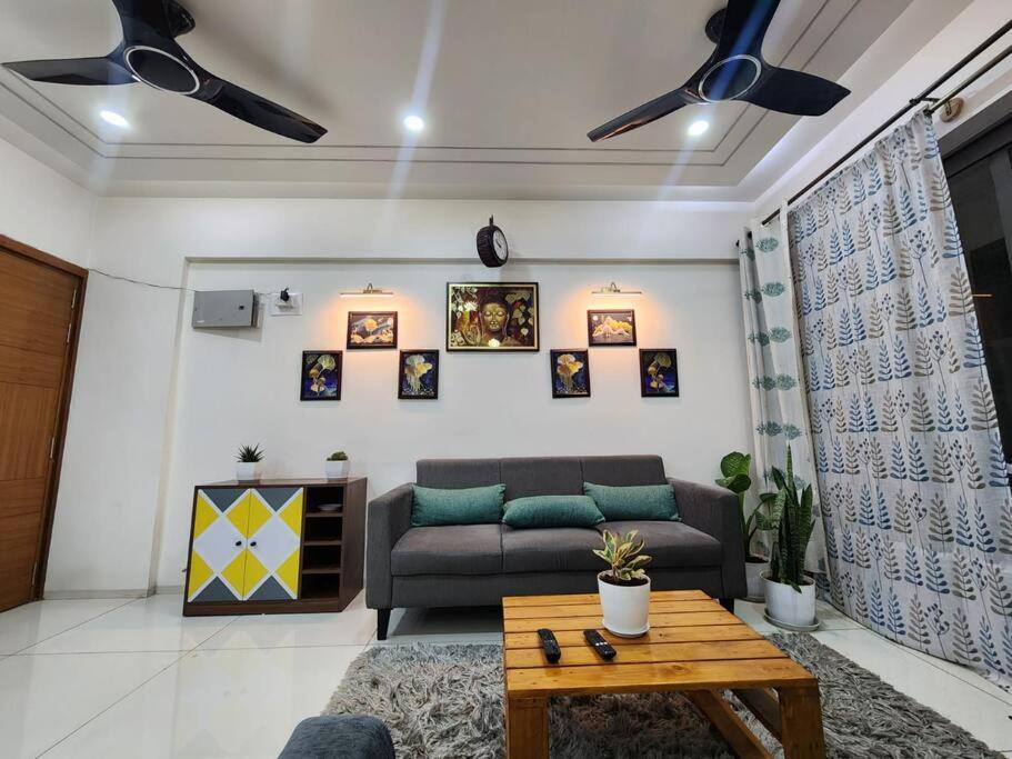 2 Bhk Luxurious Flat In Skyland Hebbal Airport Road *
