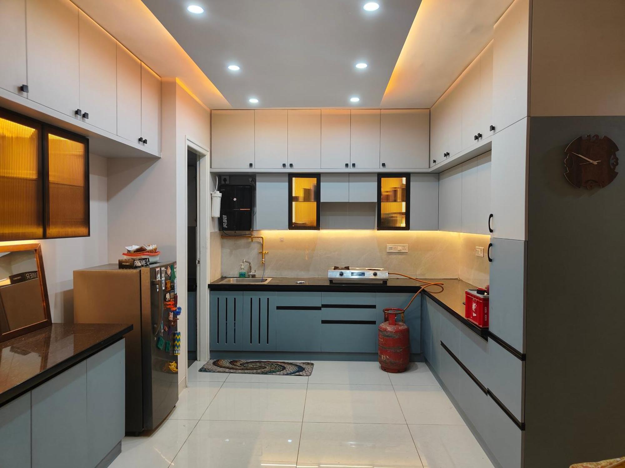 Singh's Space L Luxurious 2bhk L On Floor With Large Balcony Apartment