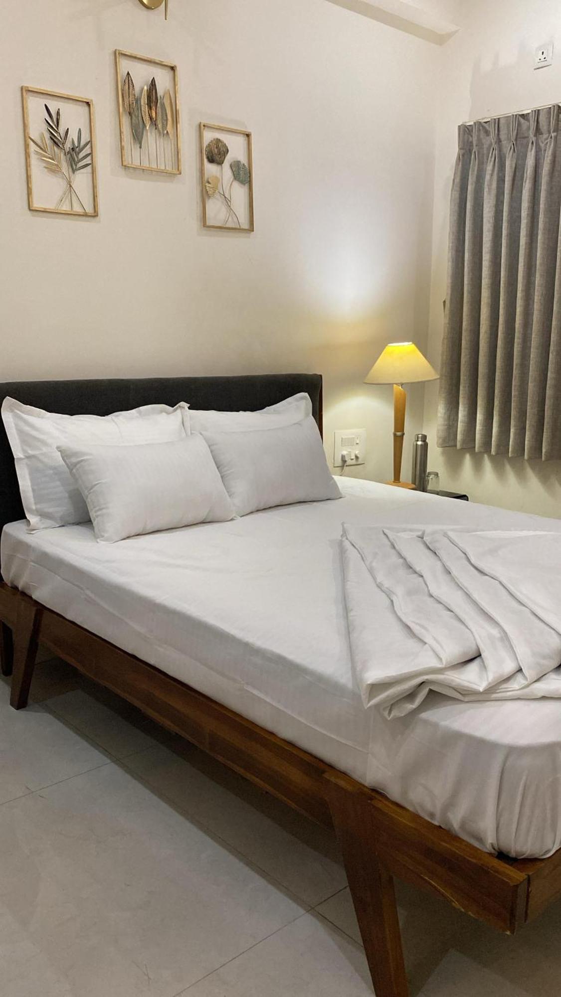 Gatsby 2bhk Luxury By Spacez Pousada *