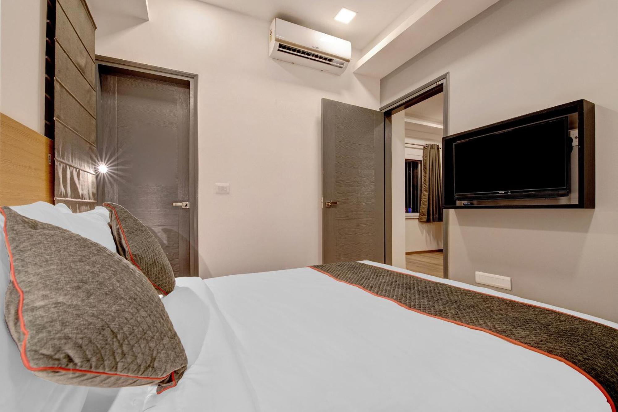 Hotel Townhouse Siri Residency