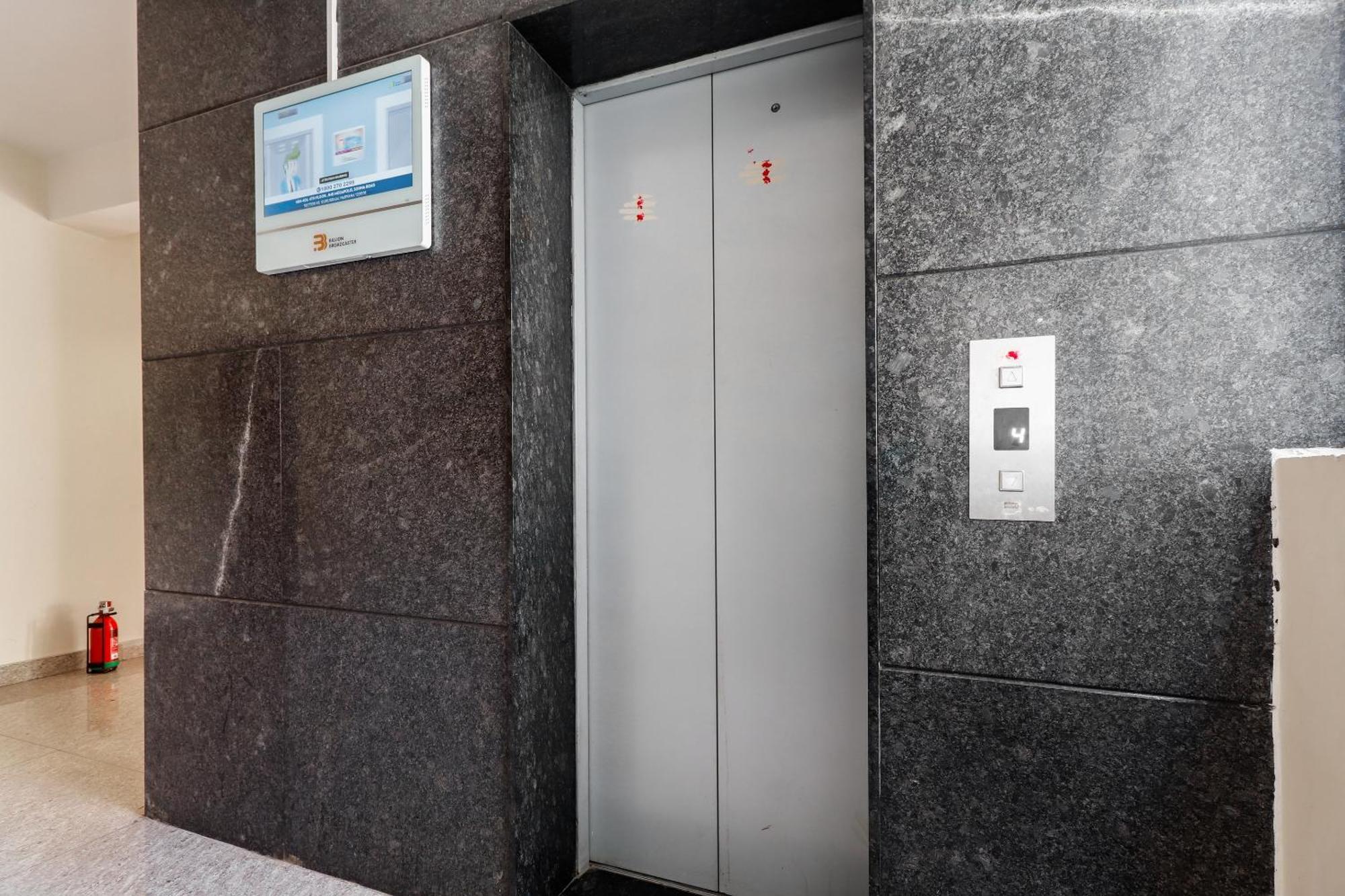 Gn Collection O Near Rajajinagar Industrial Estate Hotel 3*