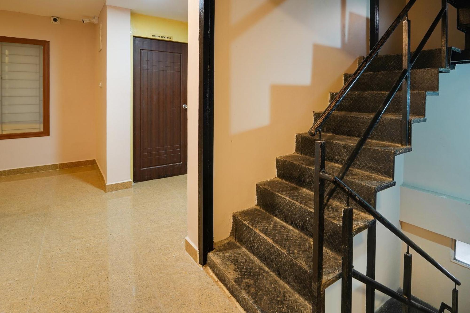 Super Townhouse Davis Let Hotel