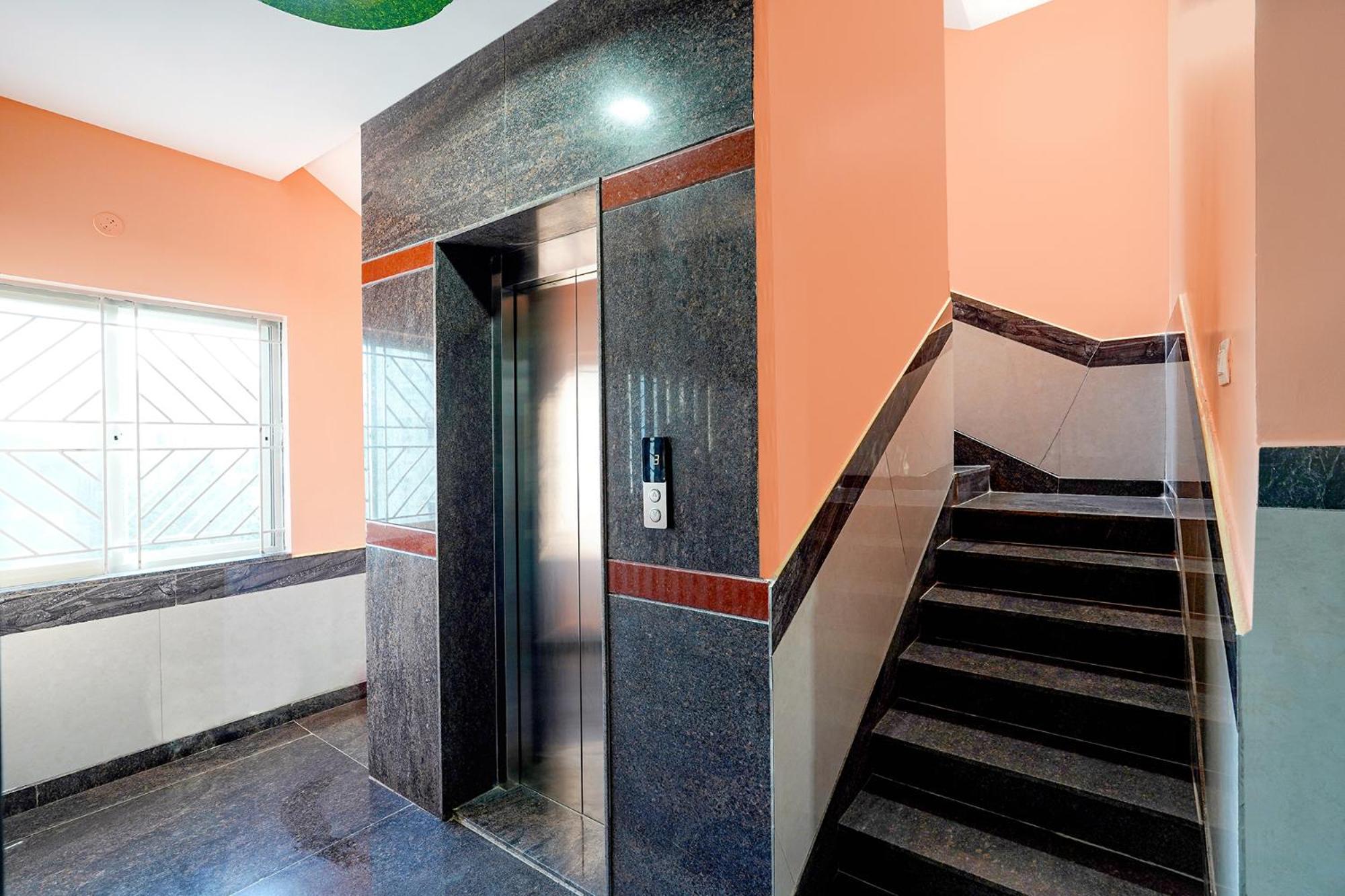 Hotel Fabhotel Galaxy Heights