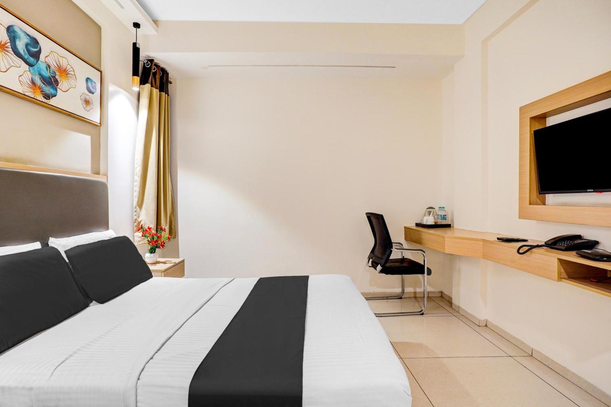 Hotel Super Collection O Metro Park Opposite Kalasipalya Bus Stand