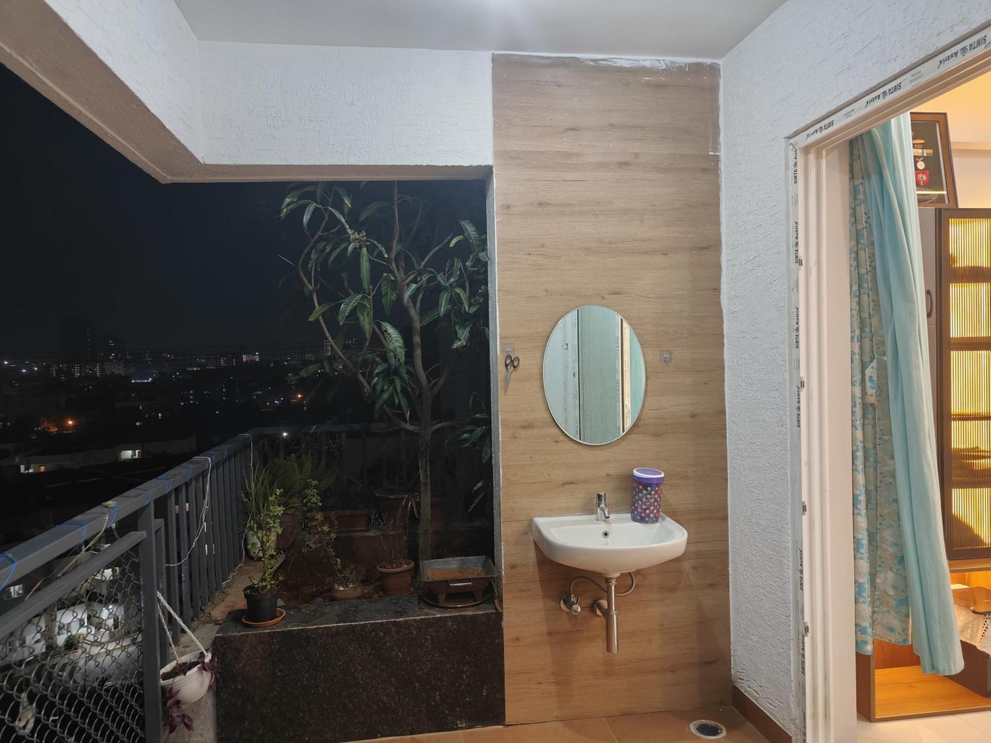 Apartment Singh's Space L Luxurious 2bhk L On Floor With Large Balcony