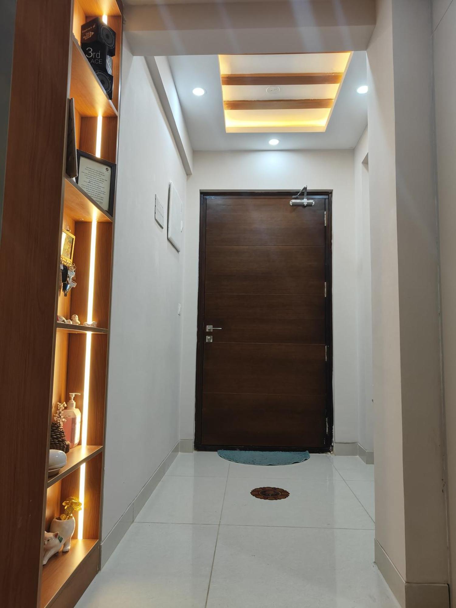 Singh's Space L Luxurious 2bhk L On Floor With Large Balcony Apartment *
