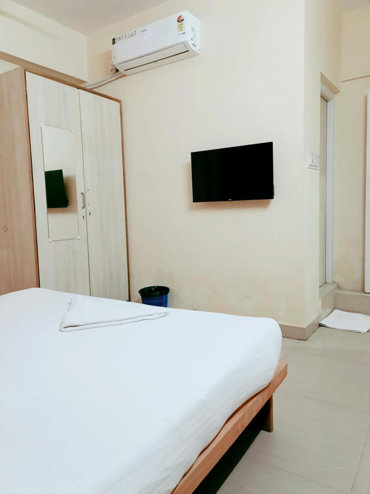 Hotel Deluxe In Whitefield *