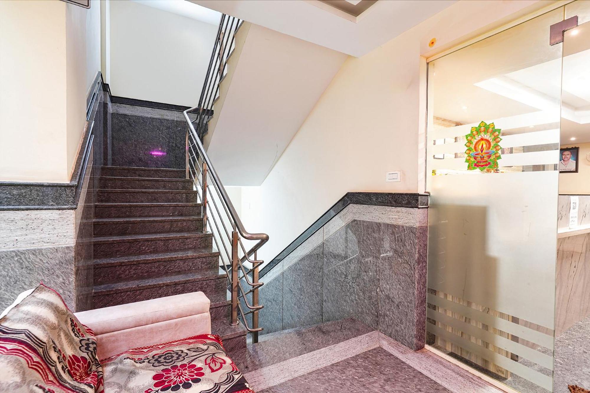 Open By Olive - Sai Luxury Comforts Hotel