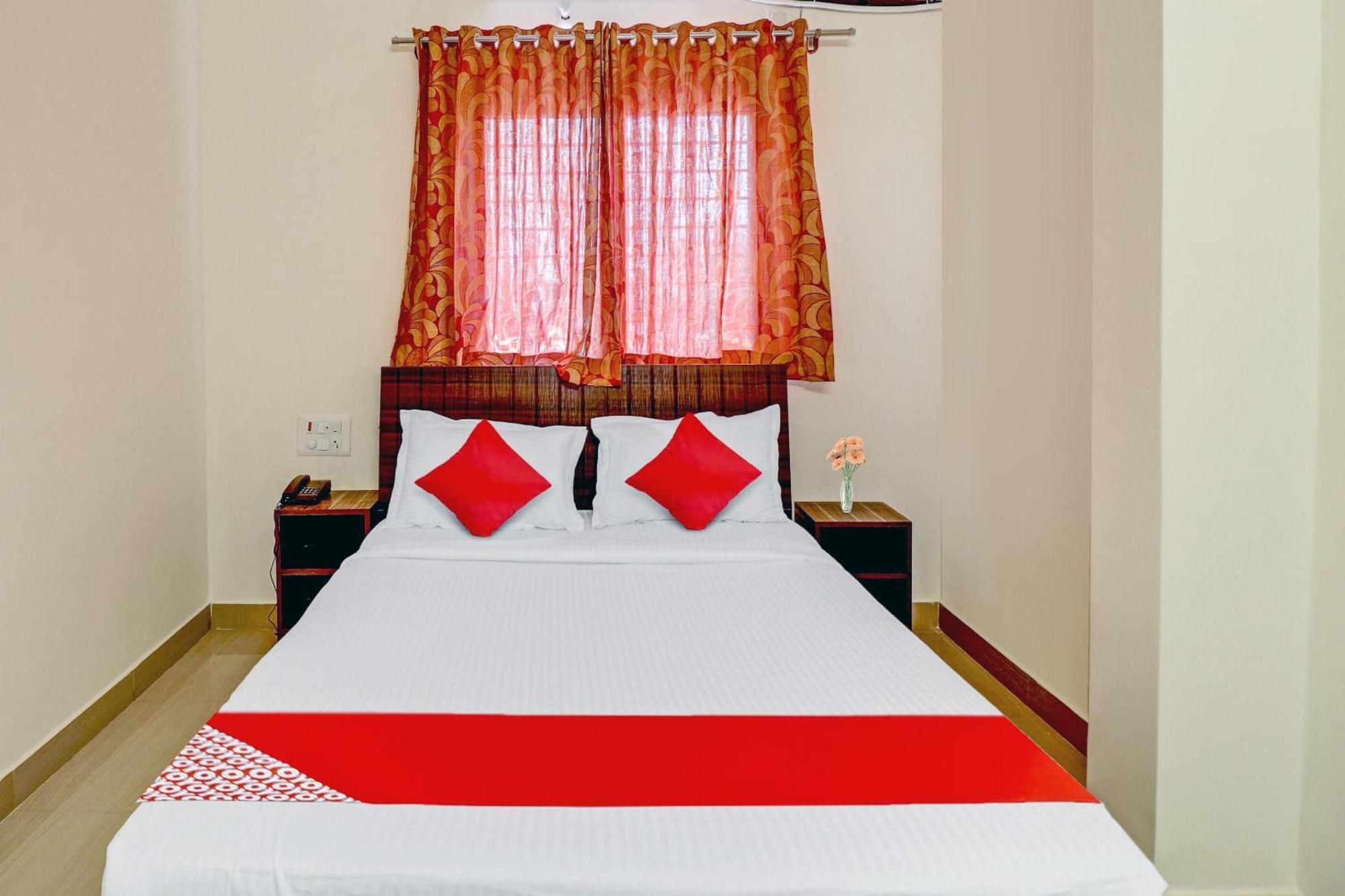 O Golden Paradise Hotel 3*