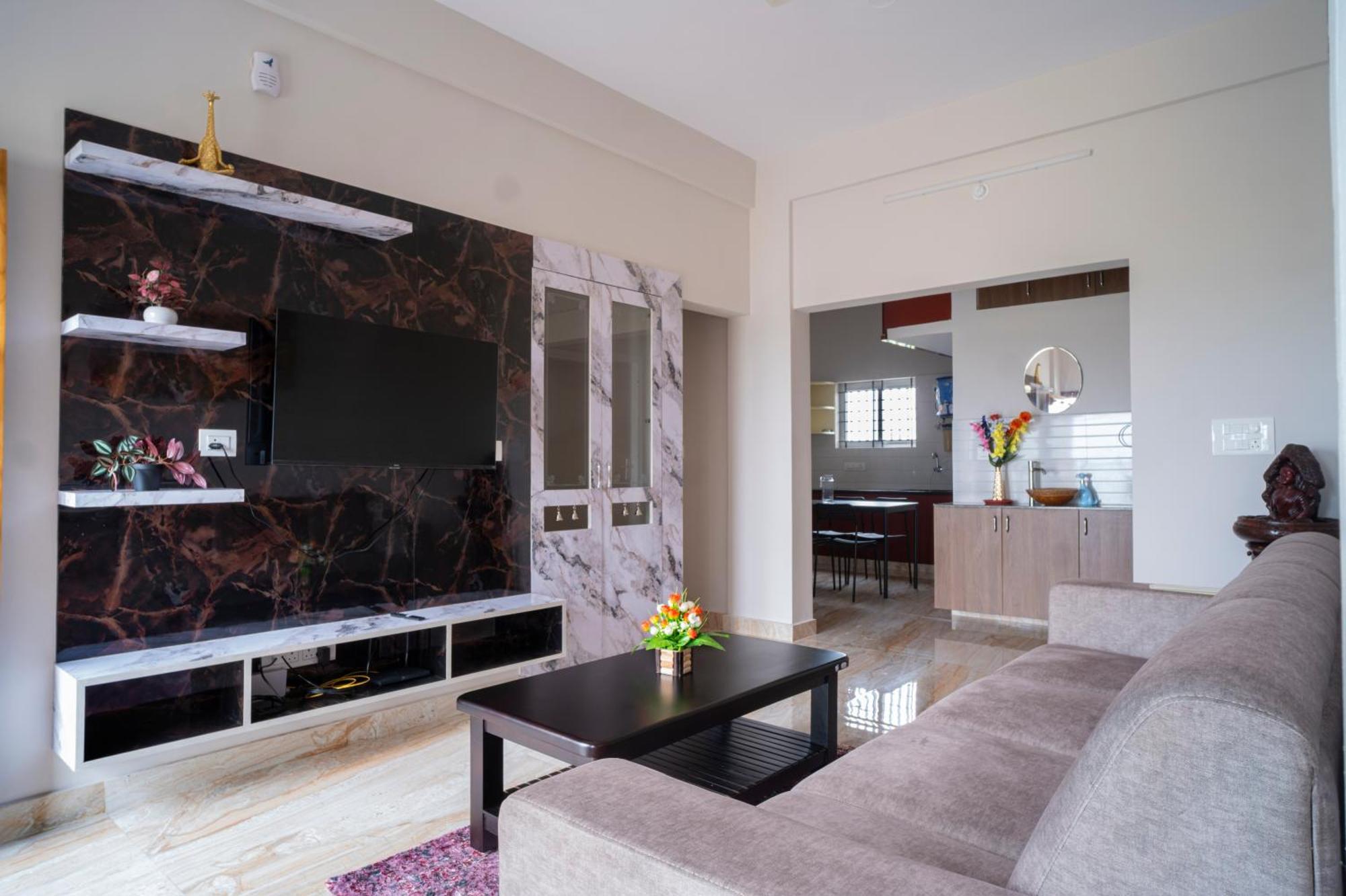 White Hosue Living Apartment