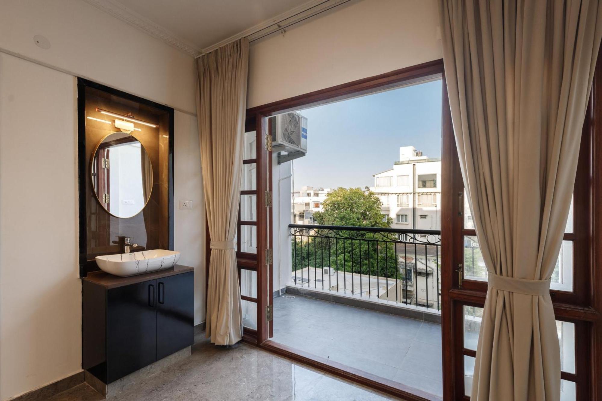 Avalon 302 Nr Mg Road 3bhk Ac Apartment *