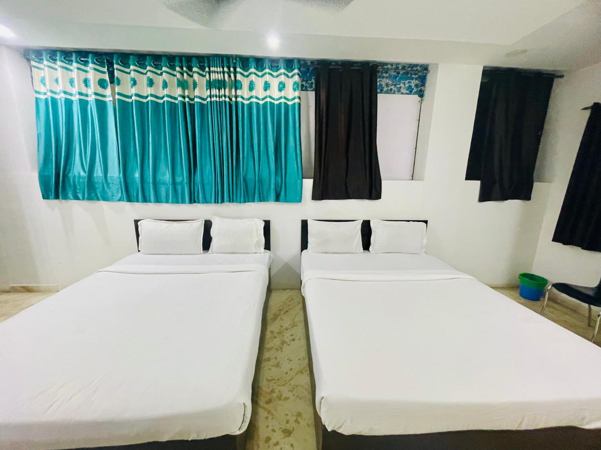 Rahat Comforts Hotel *