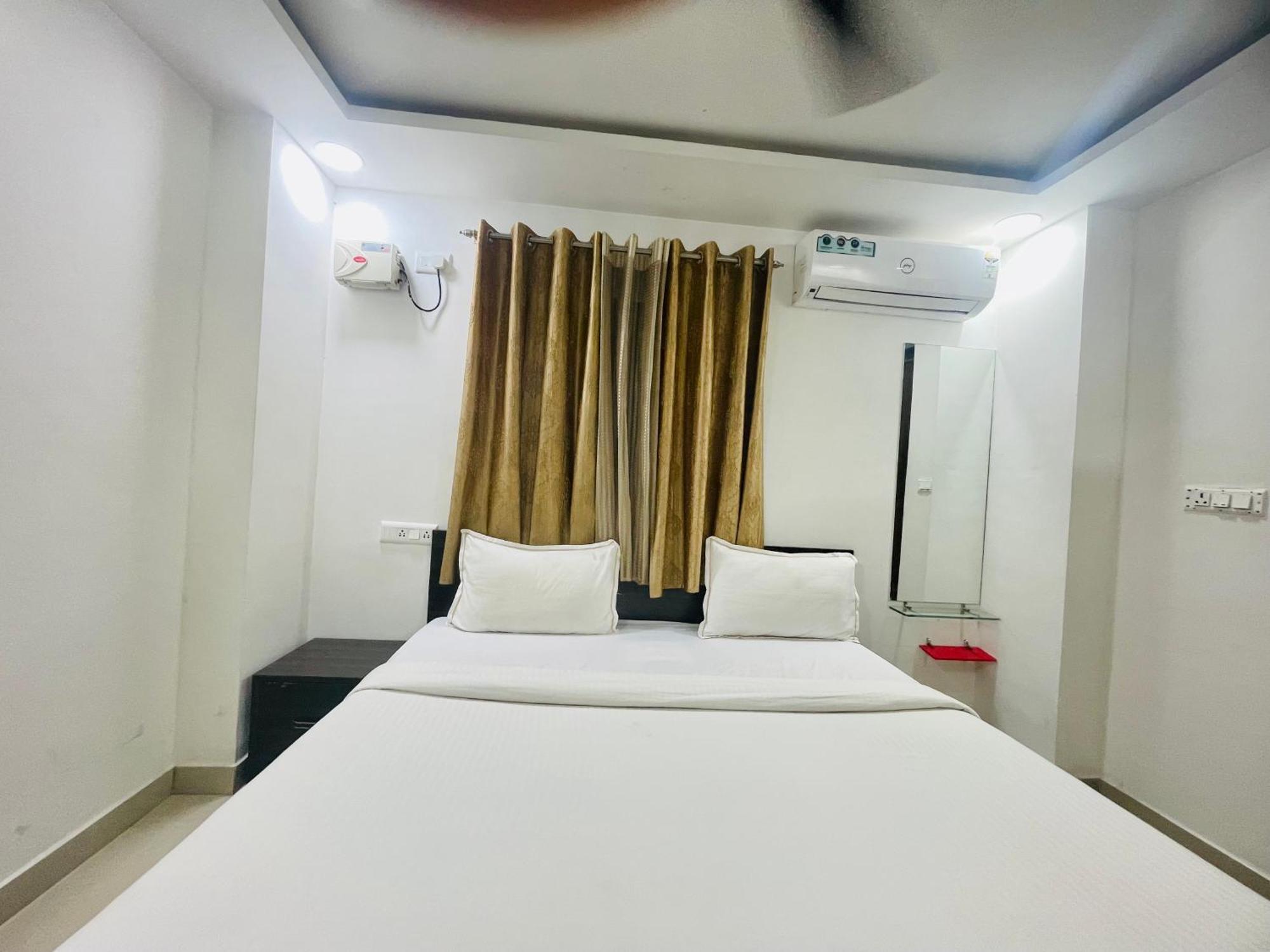Rahat Comforts Hotel