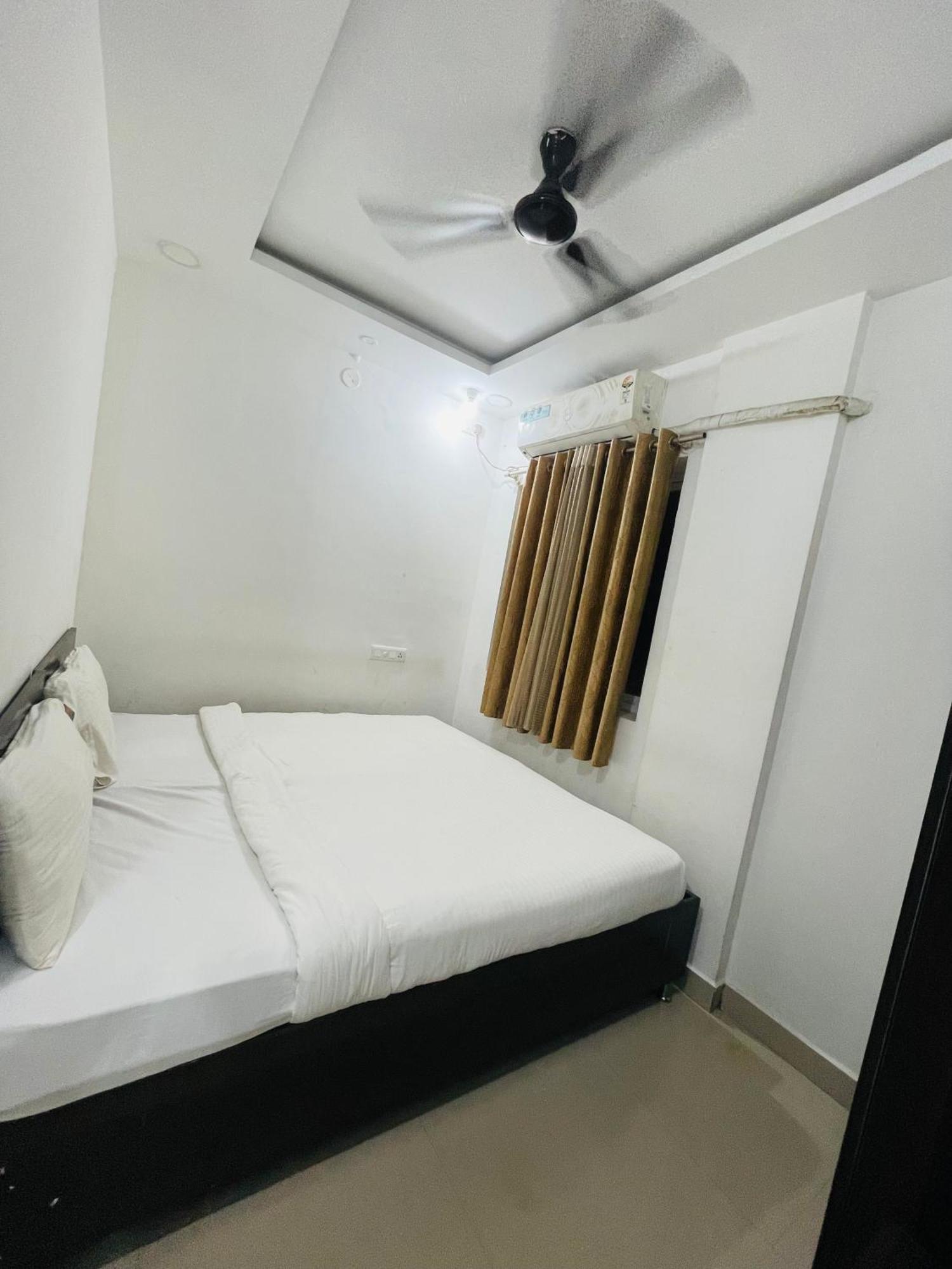 Rahat Comforts Hotel