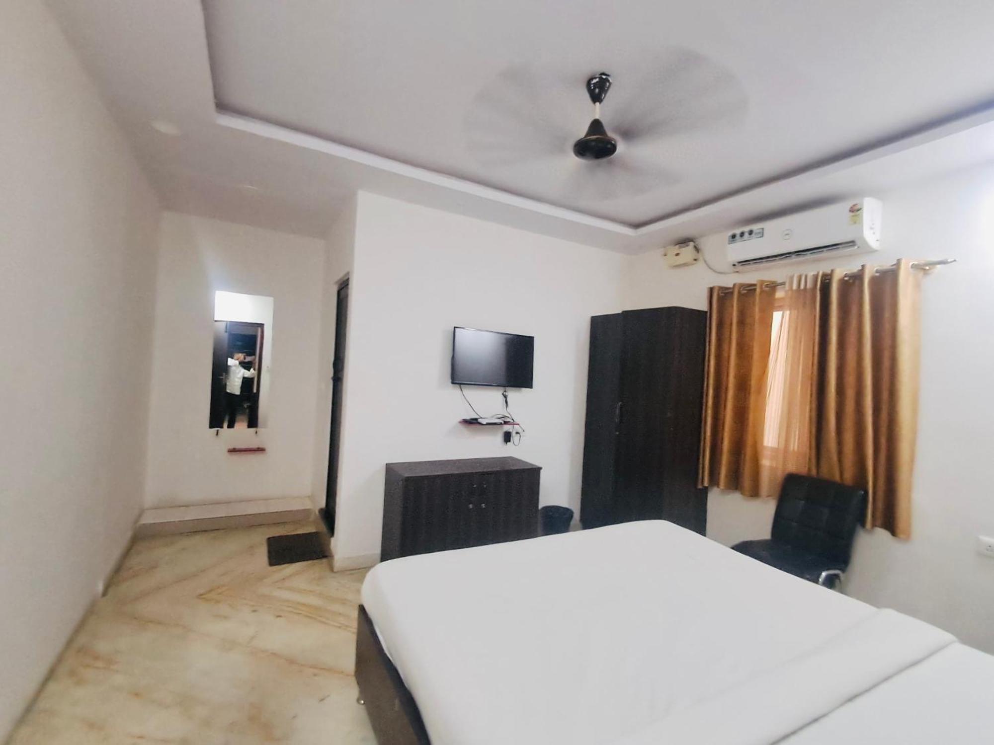 Hotel Rahat Comforts