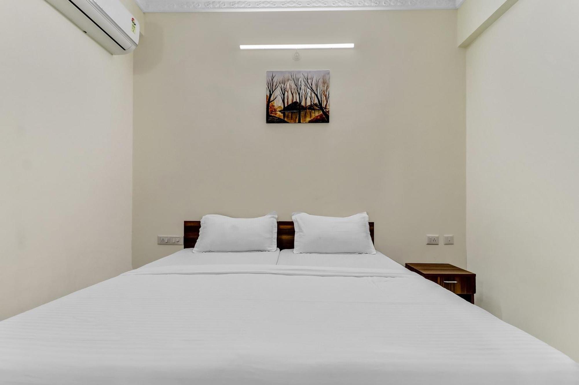 Capital O Safari Near Snow Hotel 3*
