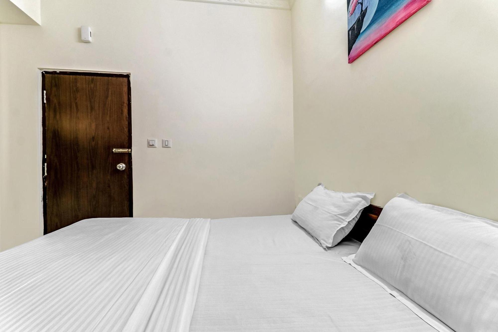 Hotel Capital O Safari Near Snow 3*