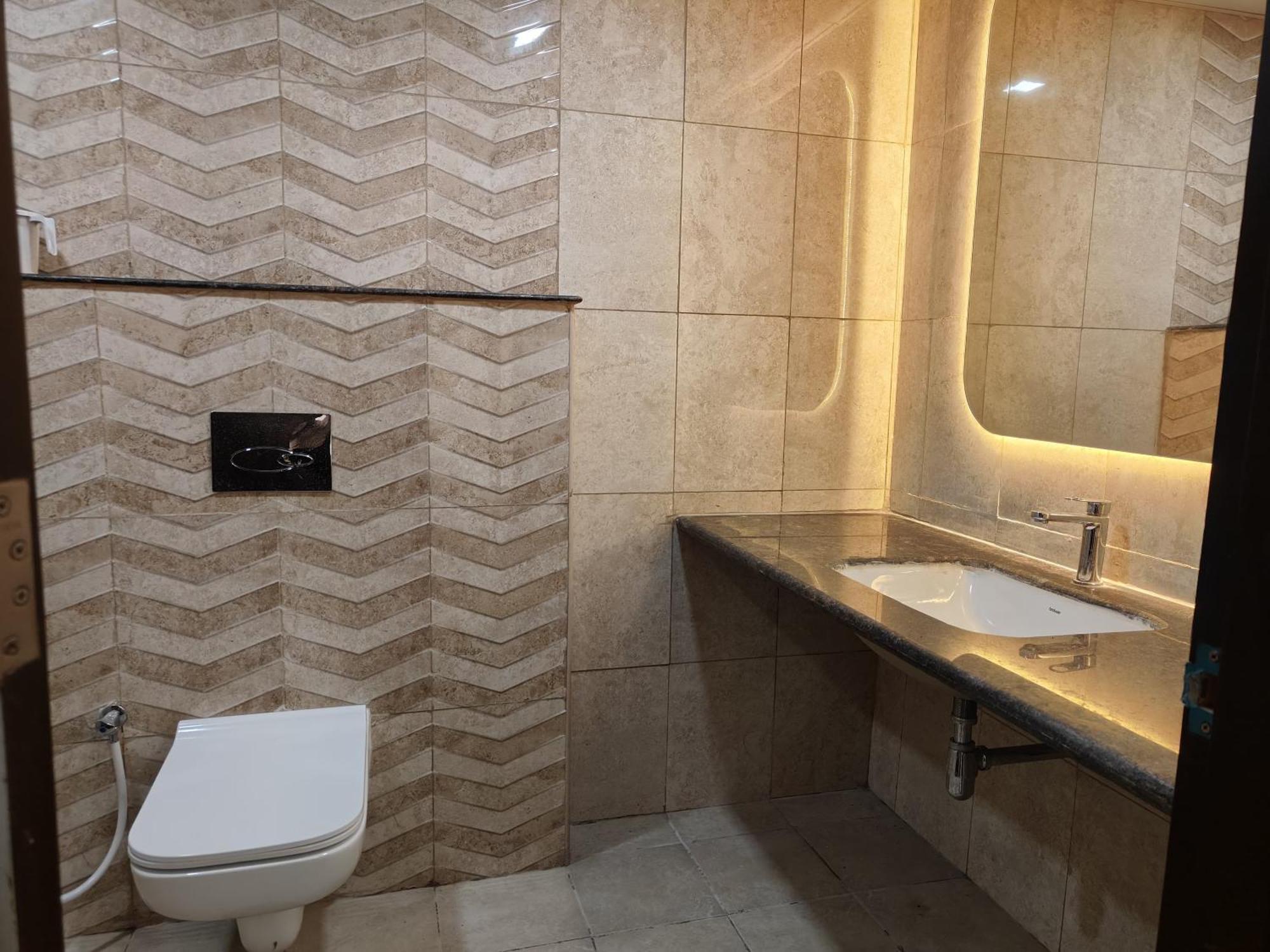 Spacious 3bhk High Floor East With Full Equipped Kitchen- 26a Bangalore