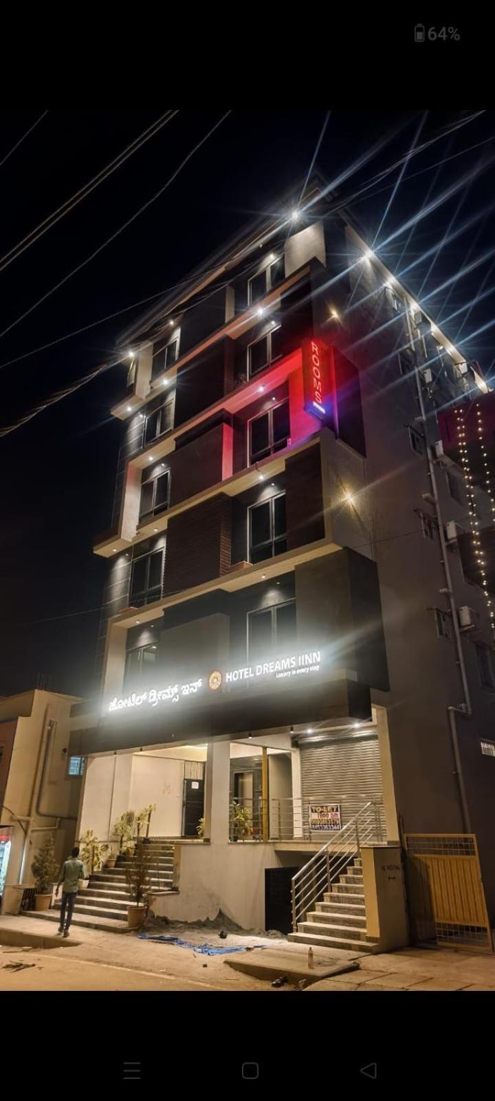 Hotel Dreams *