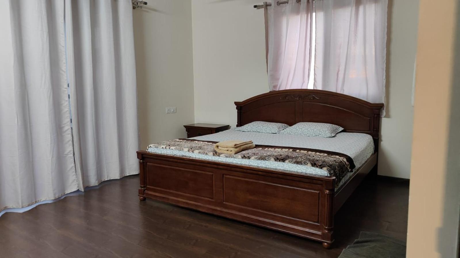 Spacious 3 Bhk On High Flr With Sunset , View *