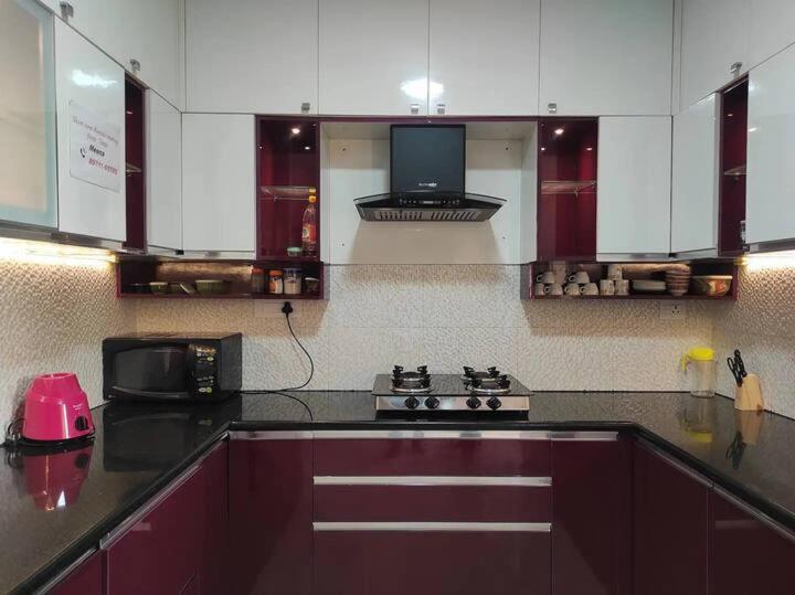 Spacious 3 Bhk On High Flr With Sunset , View Apartment