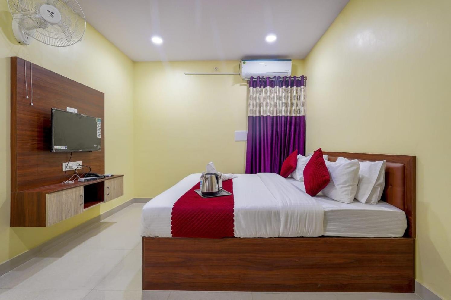Ayodhya Comforts Hotel 3*