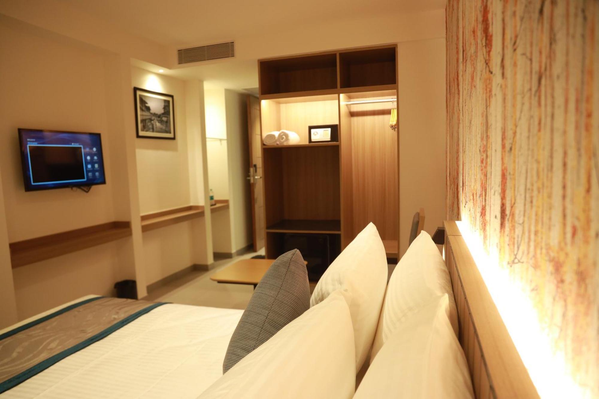 City Lake Hotel 3* Bangalore