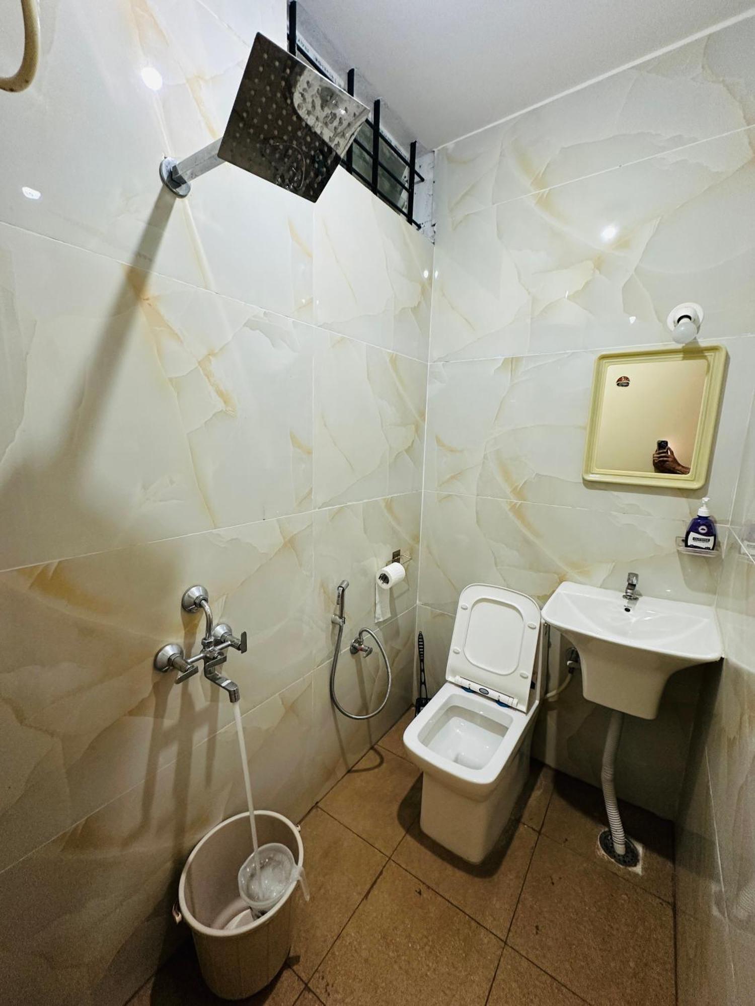 Aura, Hsr Couple Friendly 1bhk * Bangalore
