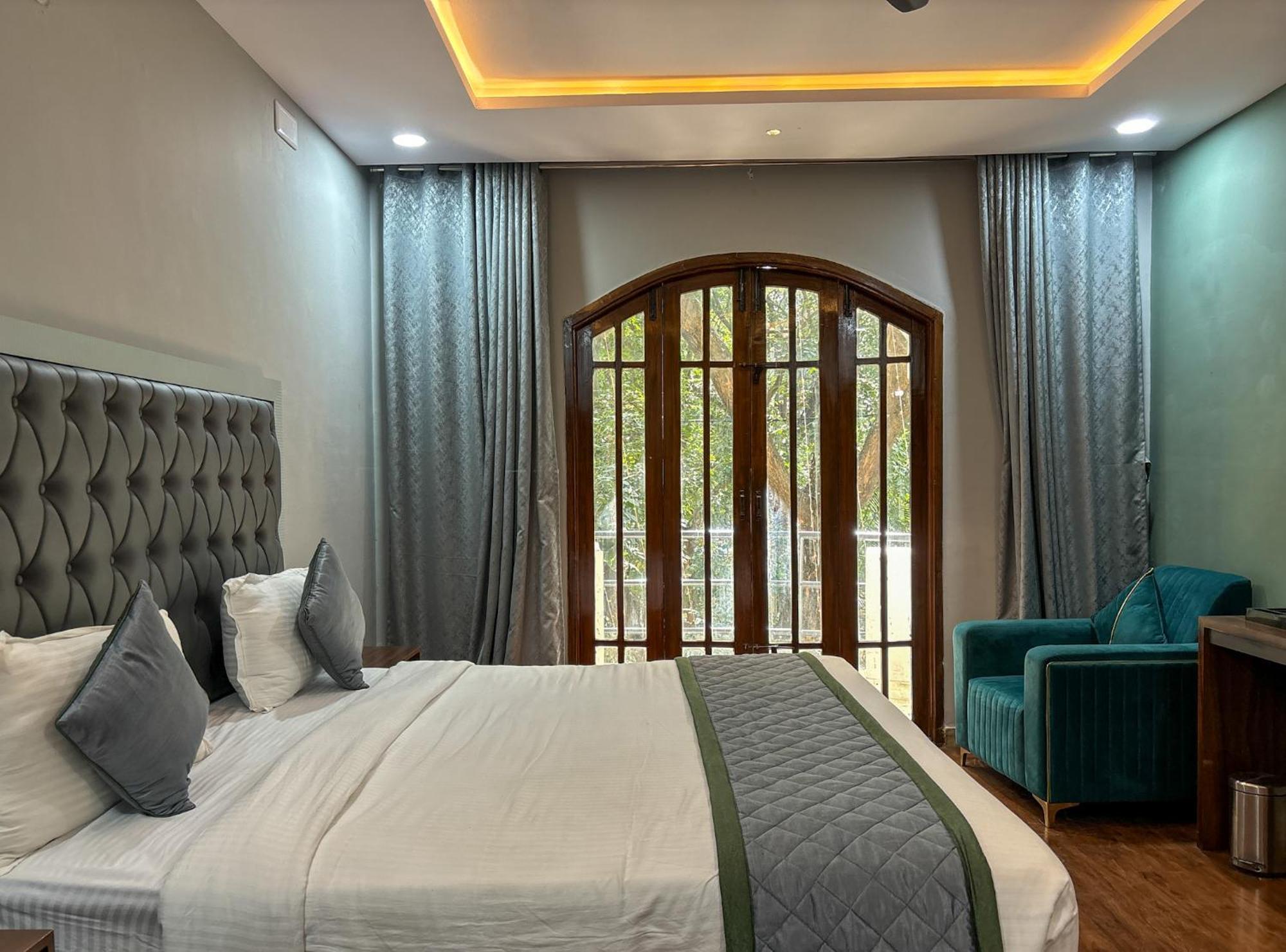 Hotel Palm Mystic - Indiranagar *