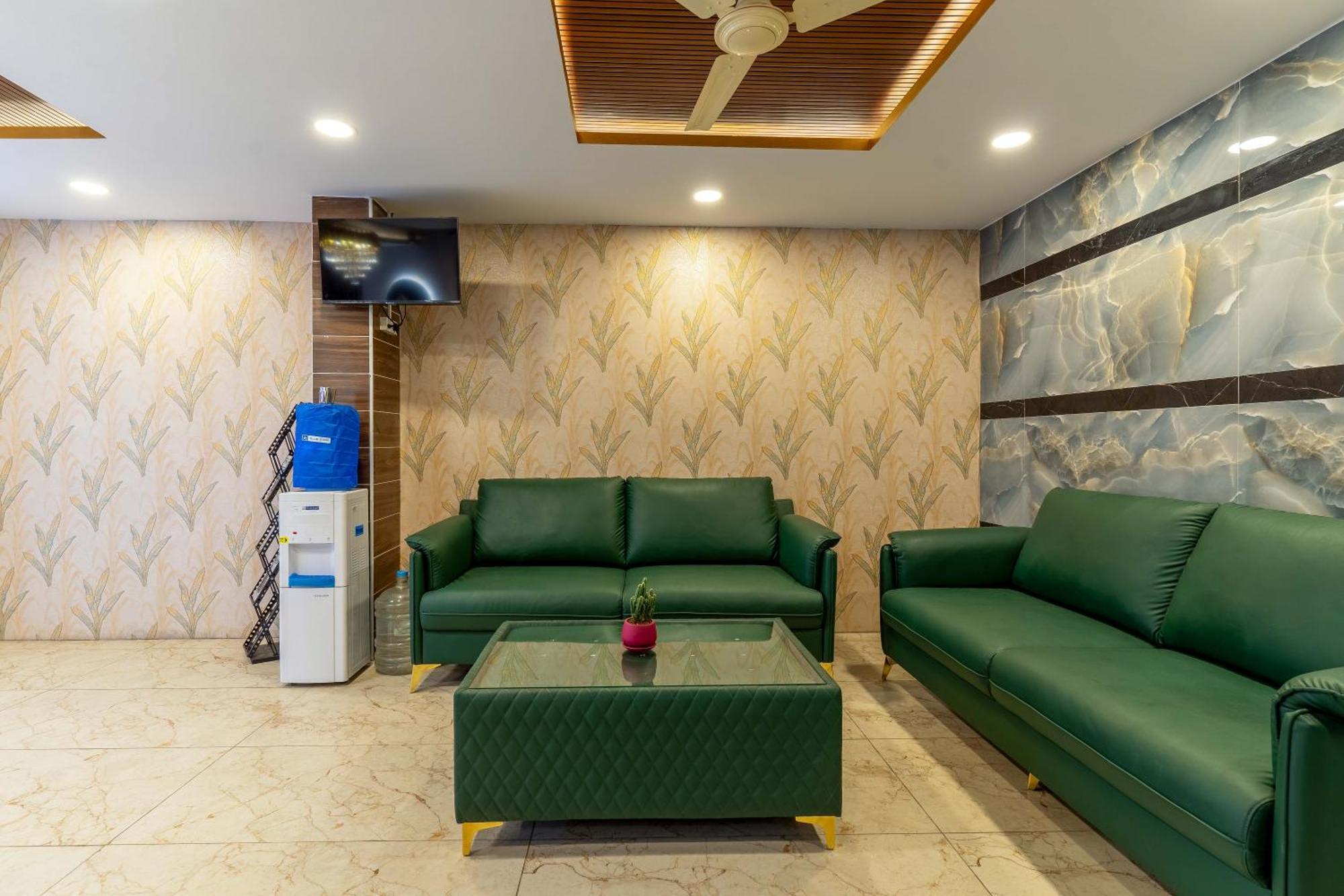 Chalet, Madiwala Hotel