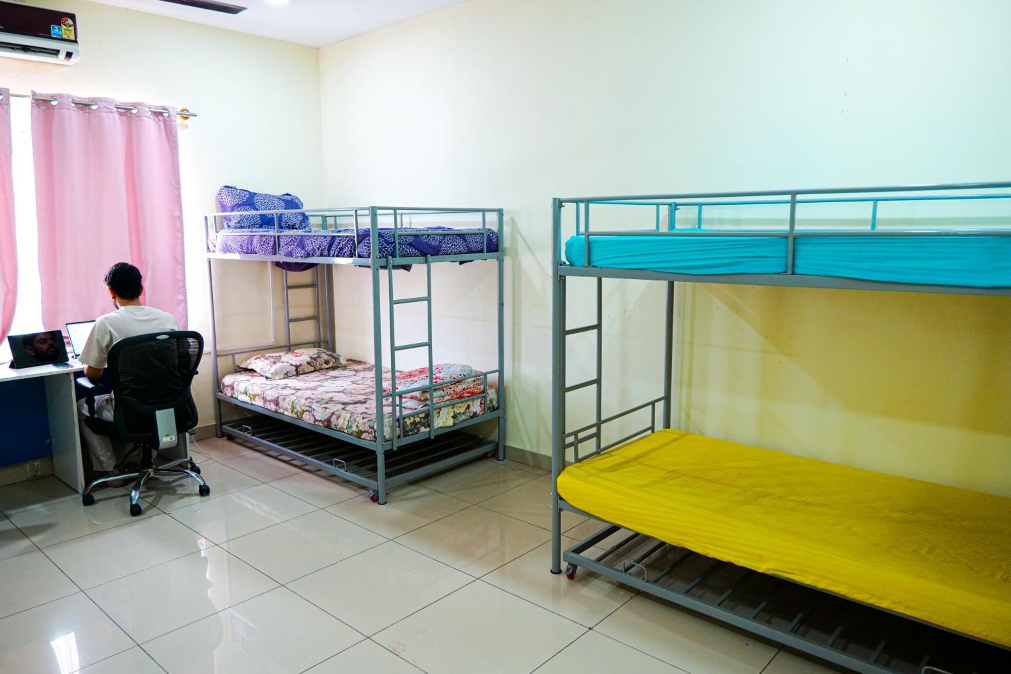 Econstruct Men's Hub Hostel *