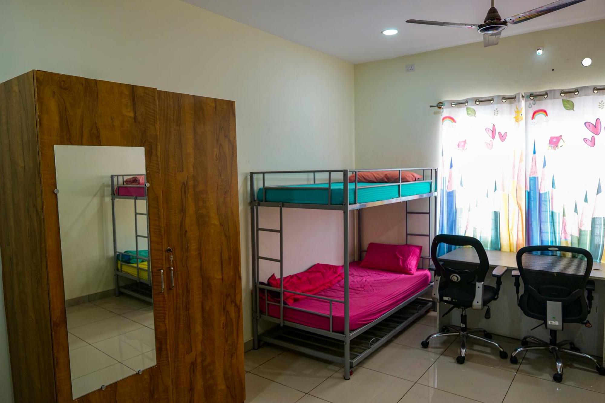 Econstruct Men's Hub Hostel