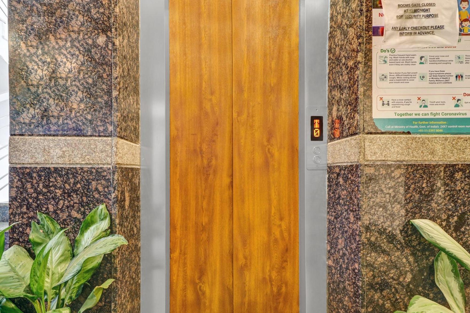 Super Collection O Manasi Residency Hotel