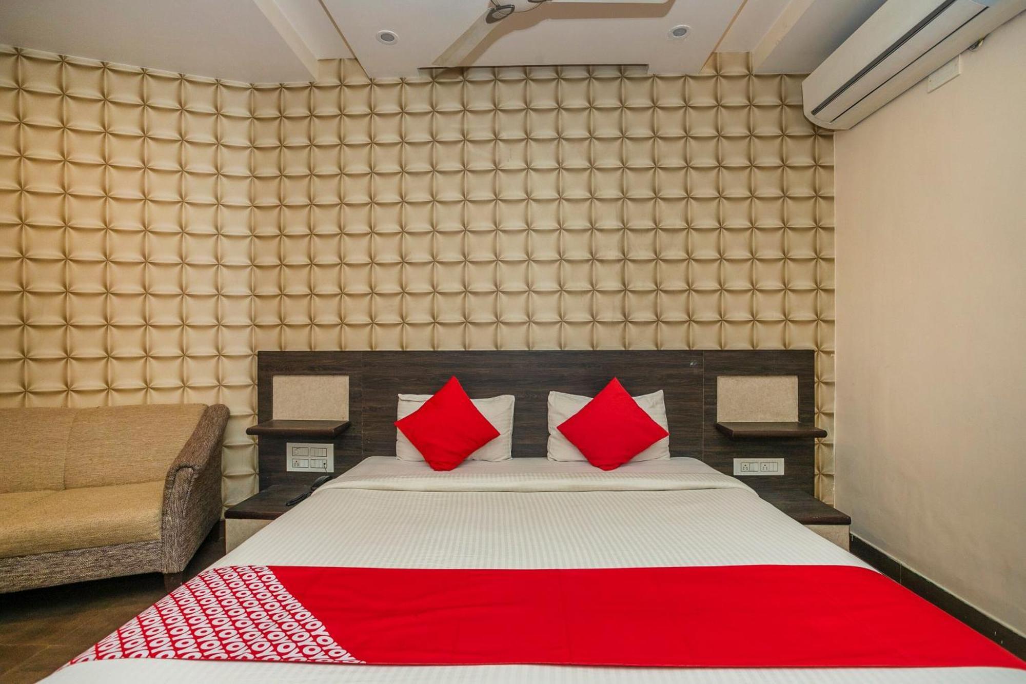 Super Collection O Indian Near Sitara Restaurant Hotel 3*