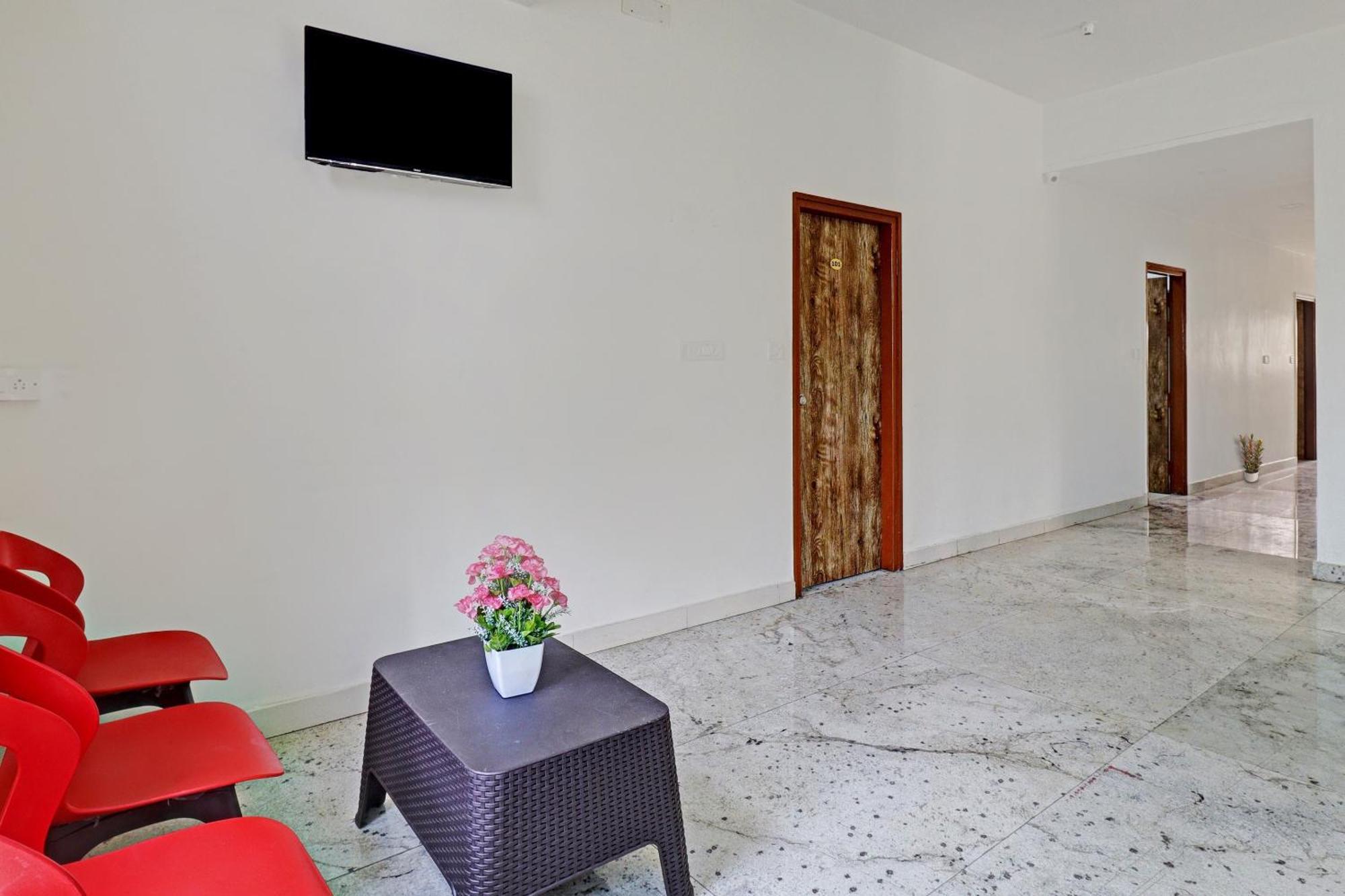 O Karanji Comforts Hotel 3*